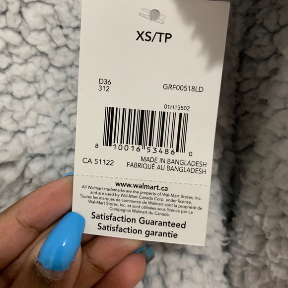 Buy 1 get 1 free ✨ Oversized grey fluffy jacket. - Picture 3 of 3